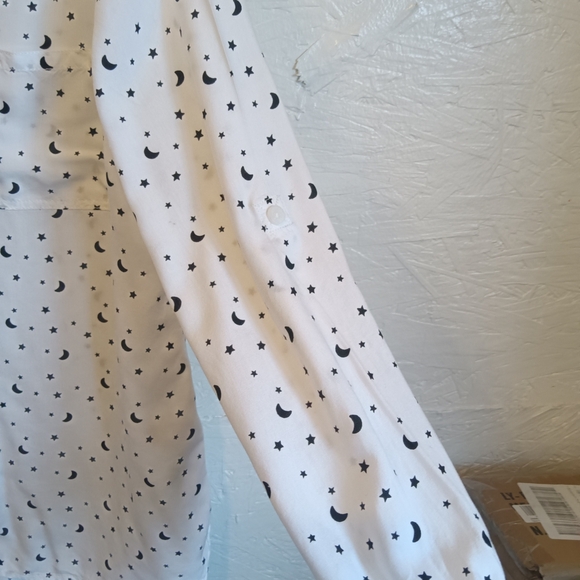 beachlunchlounge White and Black Celestial Print Shirt Is Small - Picture 5 of 7